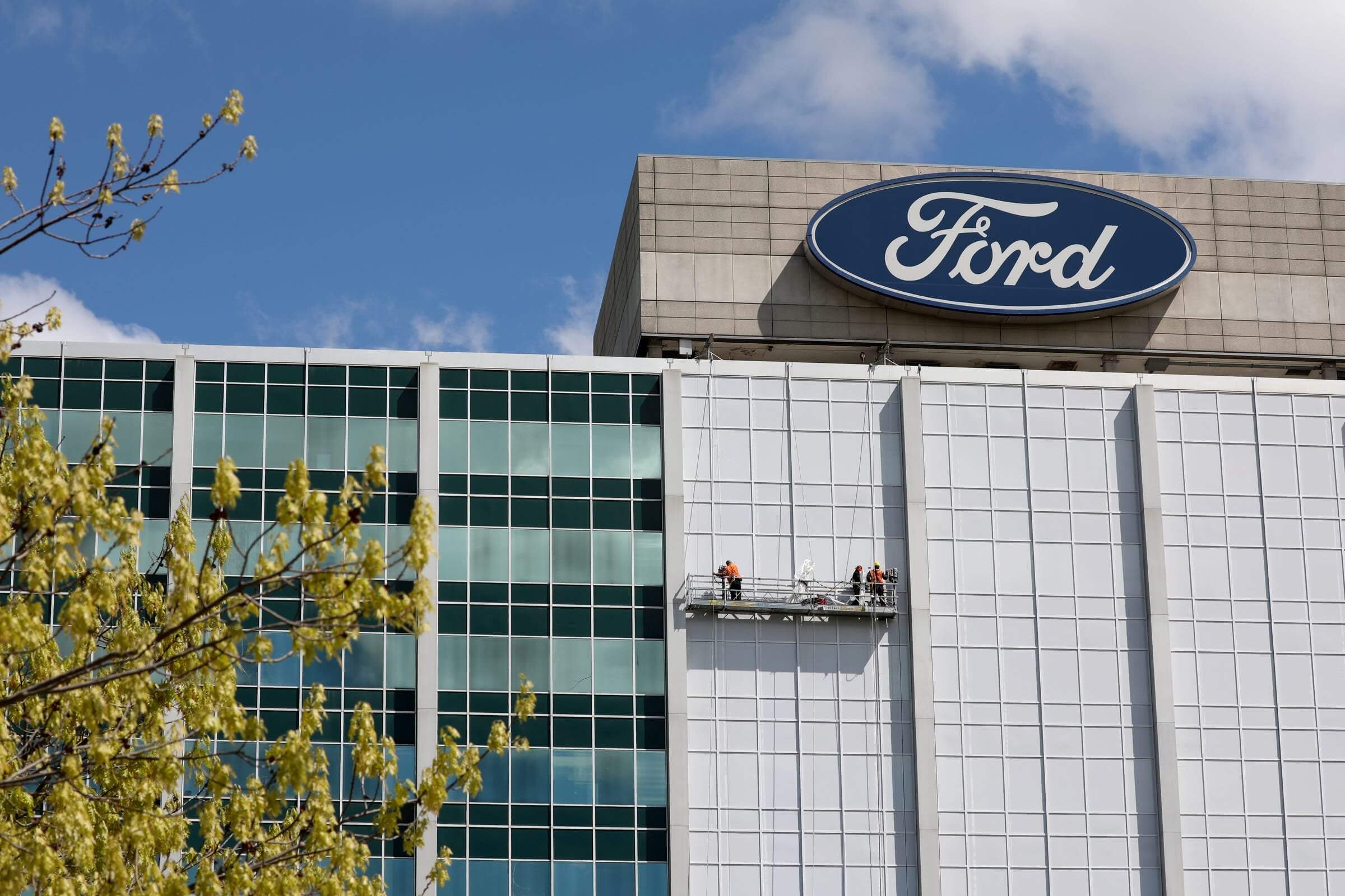 “Ford”un ABŞ-da satışları 33% azalıb