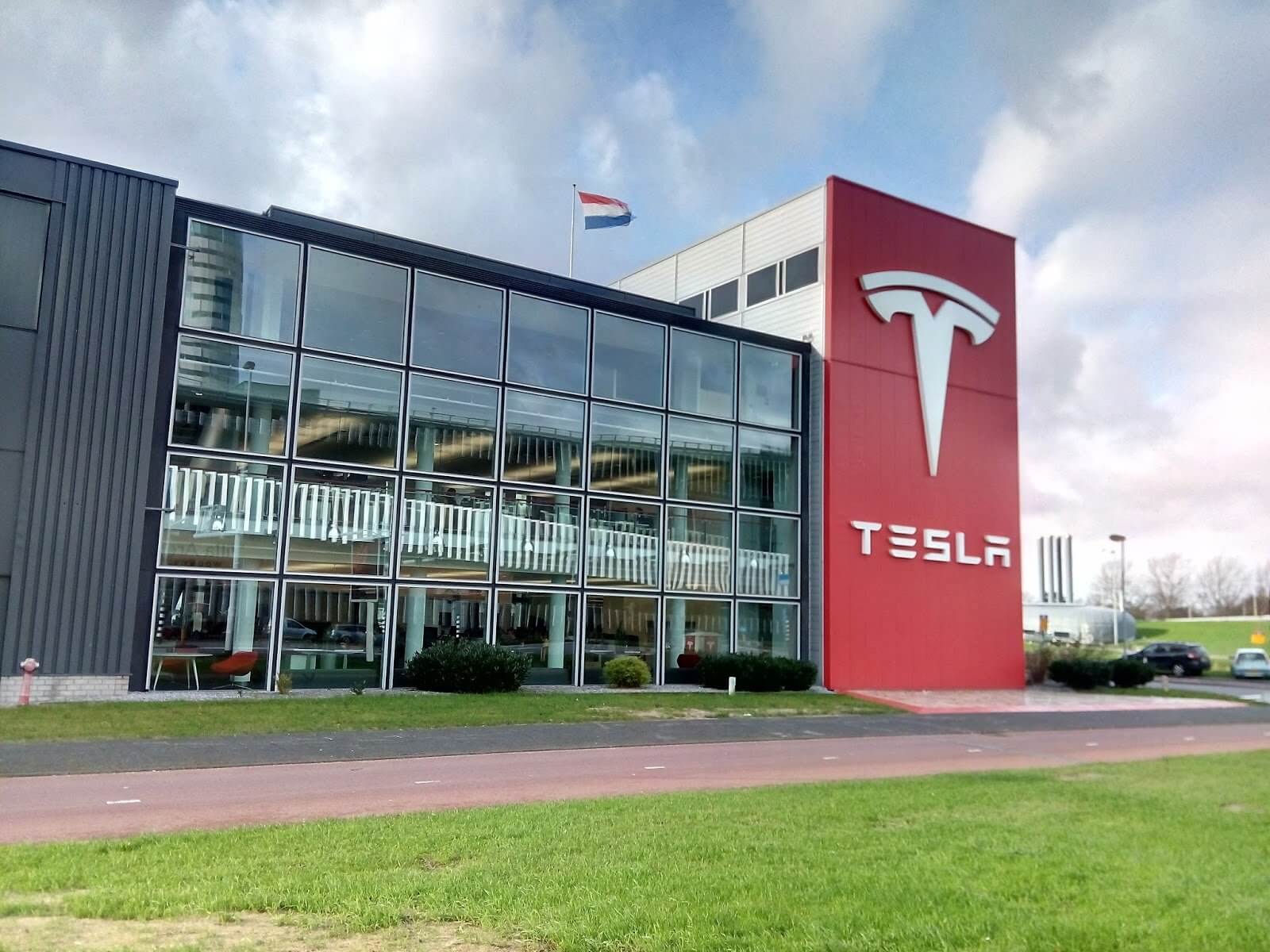 “Tesla” Meksikada zavod tikəcək
