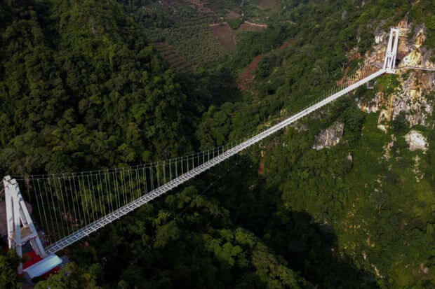Vyetnamda dünyanın ən uzun şüşə körpüsü istifadəyə verilib – FOTO