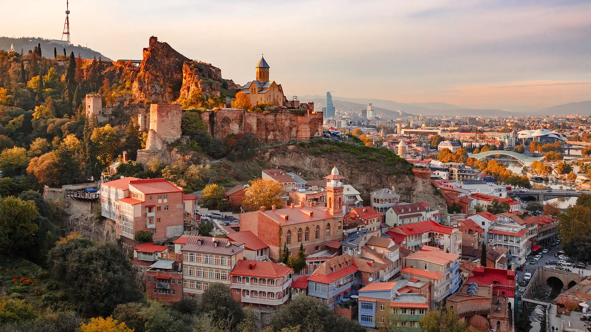 Gürcüstanda turizm sektorunun 1 illik vergi borcu silinib