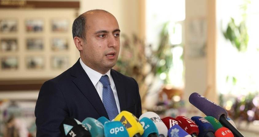 Emin Əmrullayev: Məktəblərin publik hüquqi şəxsə çevrilməsi vacibdir