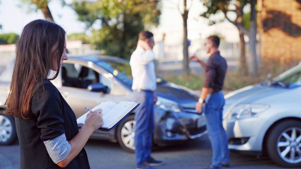 Ər və ya arvad etibarnaməsiz avtomobil sürərsə, sığorta ilə problemi ola bilər – ŞƏRH