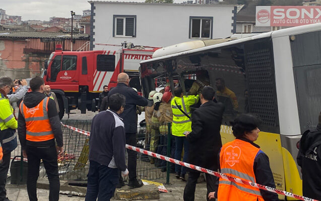 İstanbulda tramvayla avtobus toqquşdu – 33 yaralı var