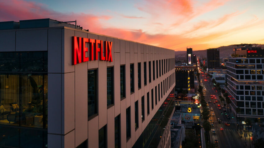 “Netflix” nə qədər pul qazandığını açıqladı