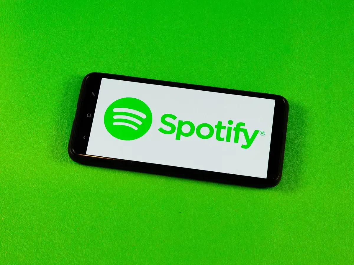 “Spotify” nə qədər pul qazandığını açıqladı