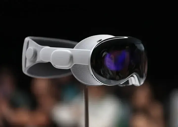 “Apple Vision Pro”a tələbat gözlənilmədən azalıb