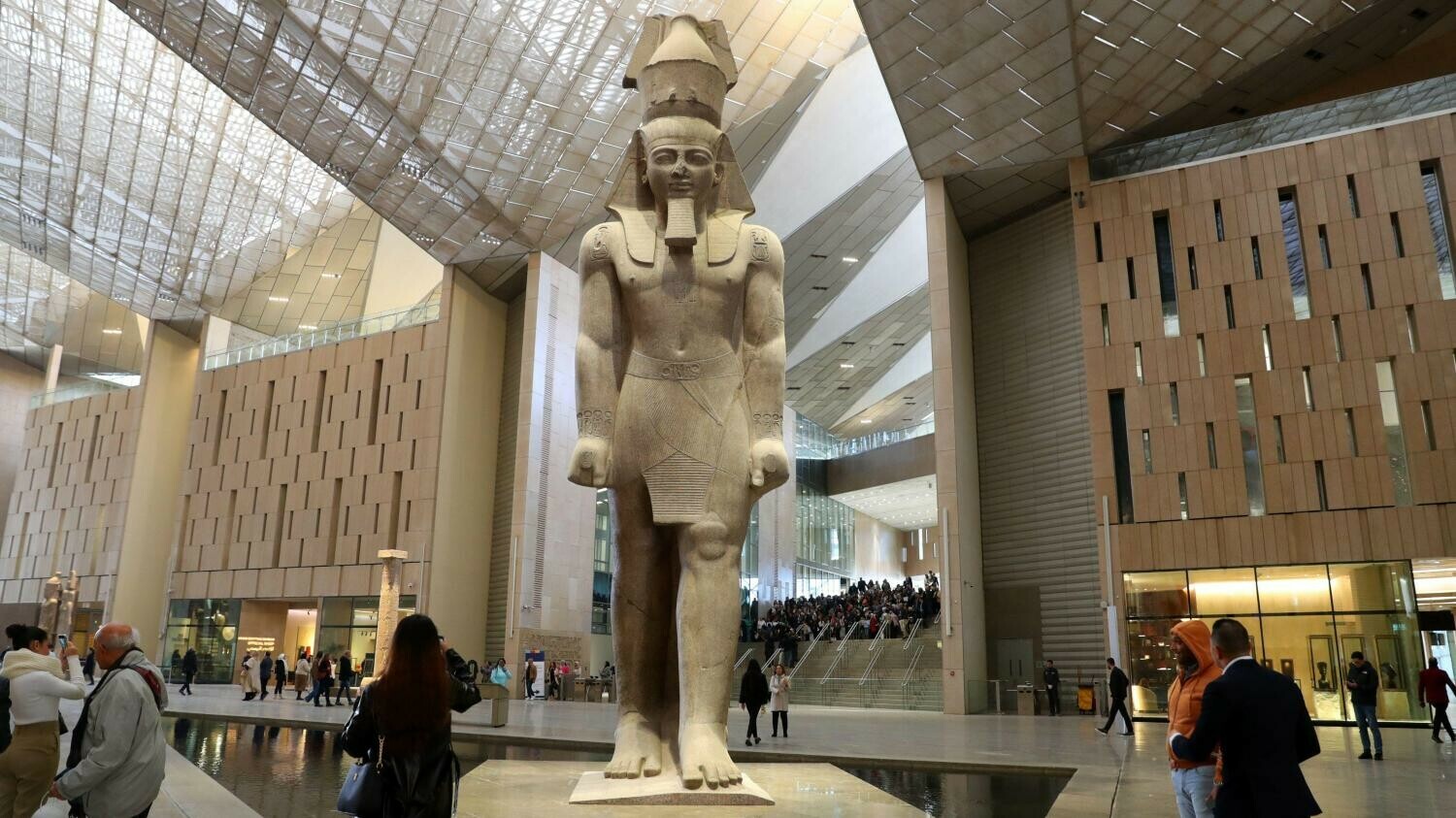 Misir firon II Ramzesin oğurlanmış 3400 illik heykəlini geri alıb