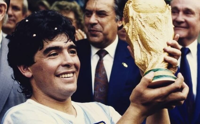 Maradonanın “Qızıl top”u hərraca çıxarılacaq