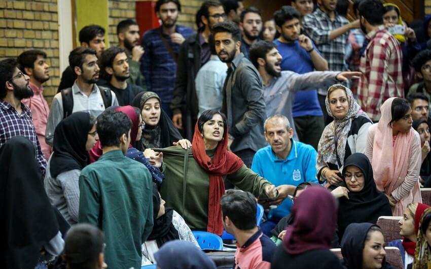 İranda elmi işini hicabsız müdafiə edən xanım  həbs olunub